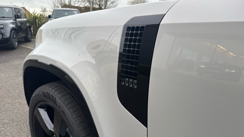 Land Rover Defender 3.0 D350 X-Dynamic HSE 90 3dr Auto Diesel Estate